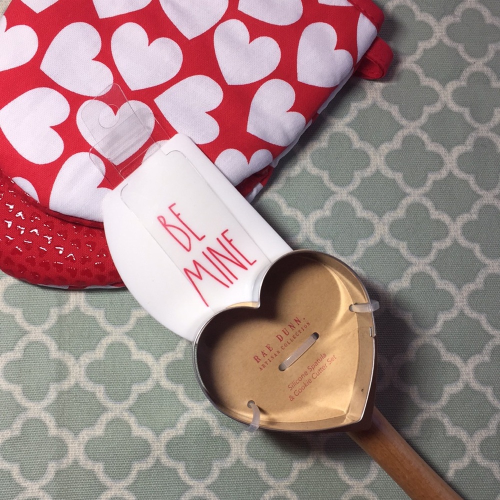 Rae Dunn Be Mine Spatula Cookie Cutter NWT